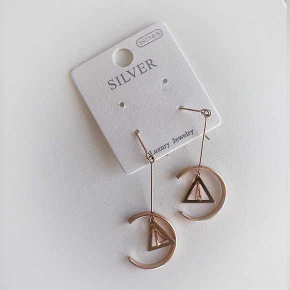 3 for $28🌼 Dainty Dangly Rose Gold earrings - Picture 1 of 6